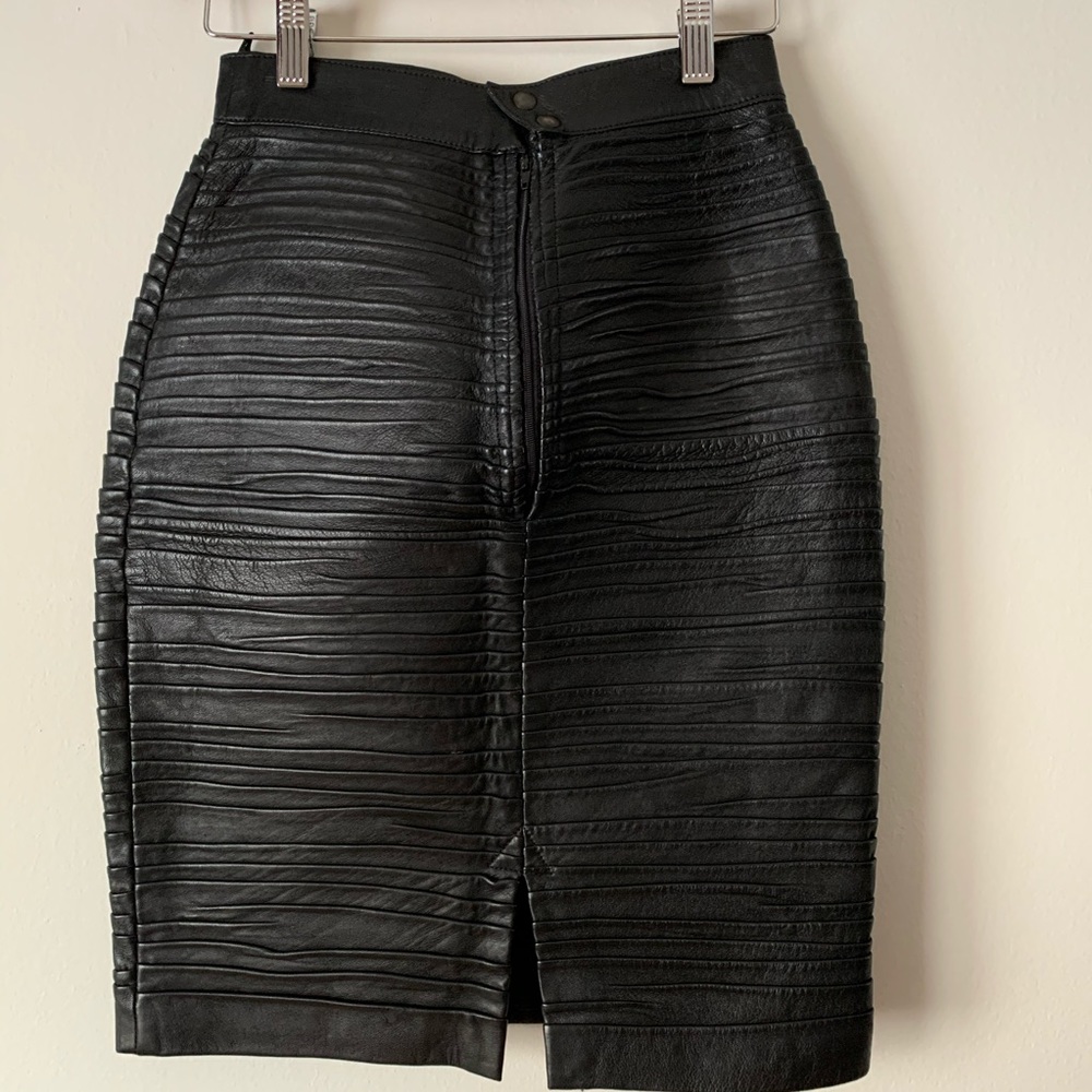 Maria Vittoria Black leather skirt, made in Italy, excellent condition, size S